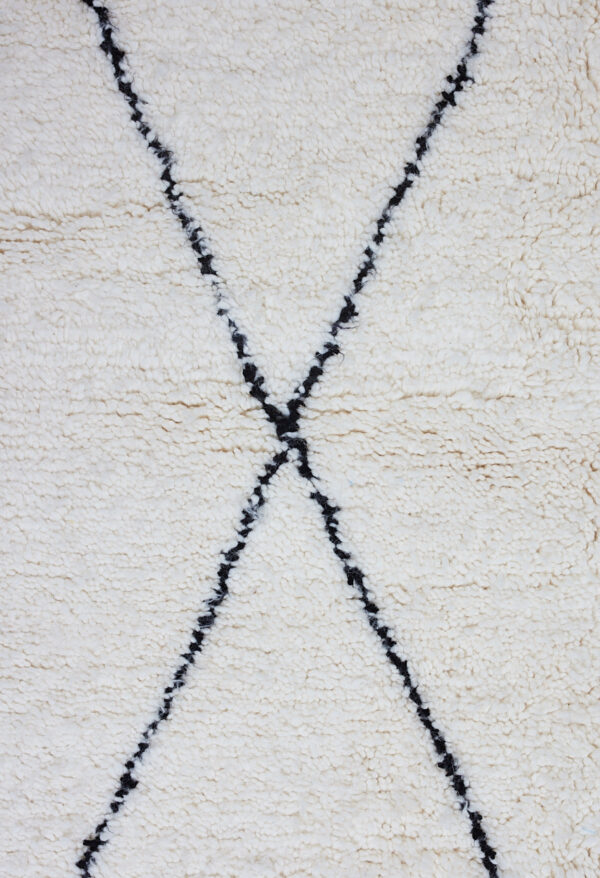 Black and white Moroccan Berber rug - Image 3