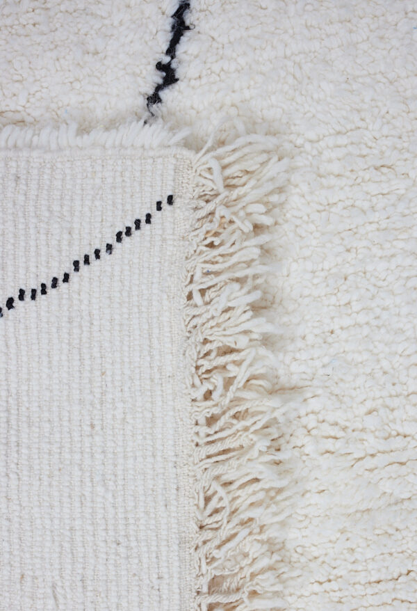 Black and white Moroccan Berber rug - Image 4