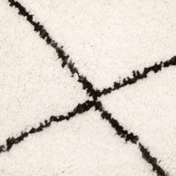 Black and white Moroccan Berber rug - Image 4