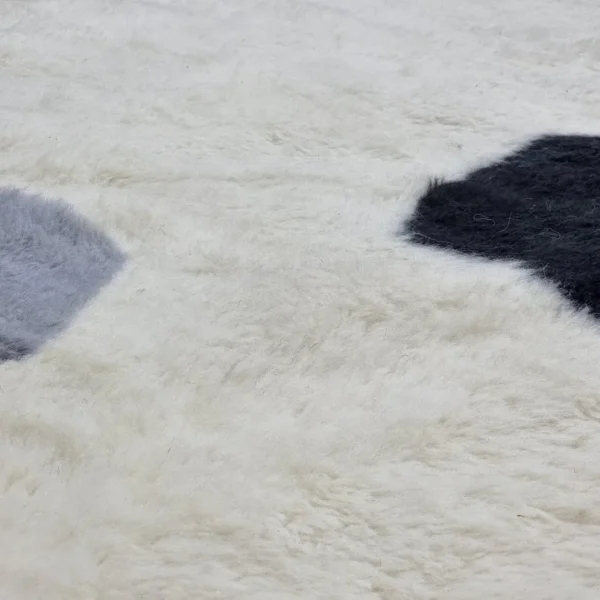 Black and white Moroccan Berber rug - Image 3