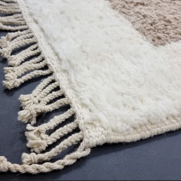 Moroccan Berber rug in beige and black - Image 4