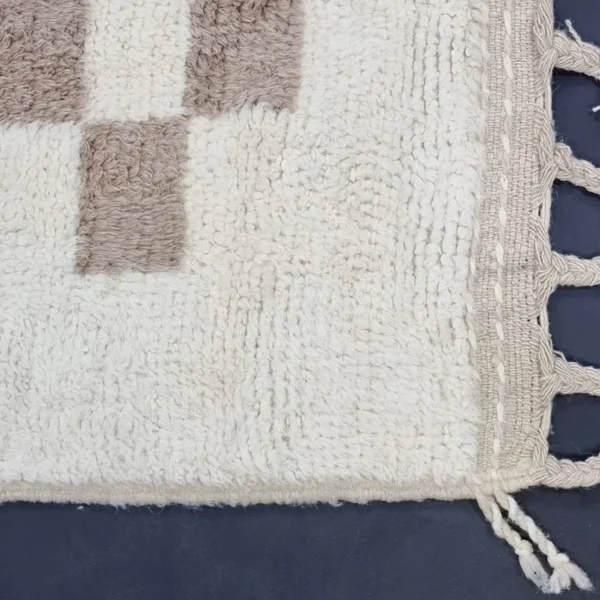 Moroccan Berber rug in beige and cream - Image 2