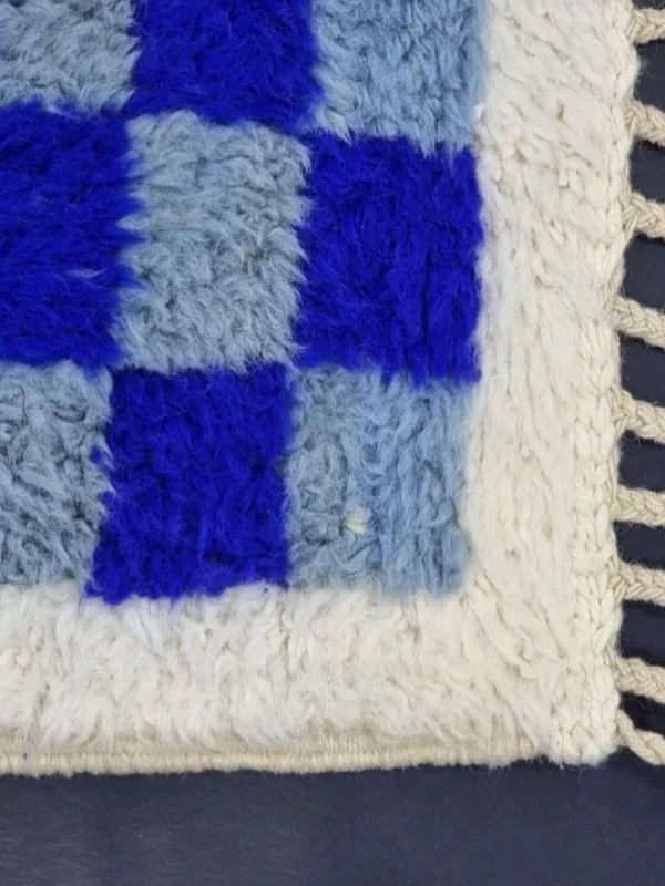 Blue and white Moroccan Berber rug - Image 2