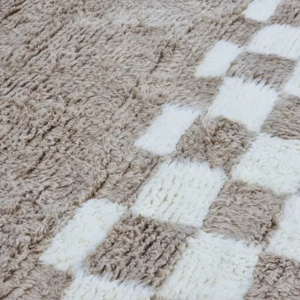 Moroccan Berber rug in beige and cream - Image 3