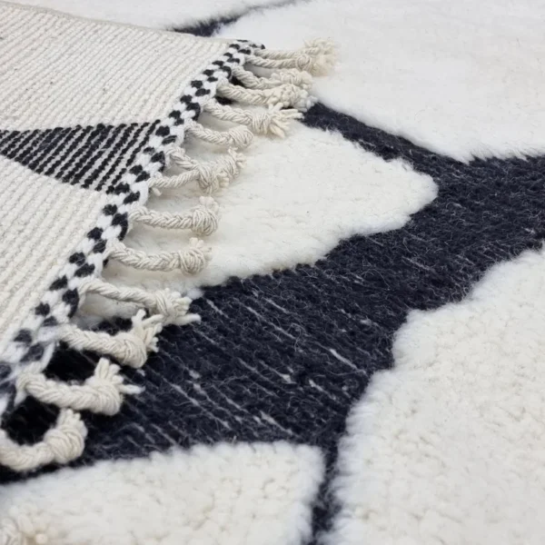 Black and white Moroccan Berber rug - Image 4