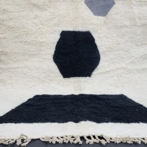 Black and white Moroccan Berber rug - Image 4