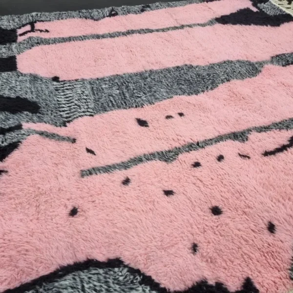 Moroccan Berber rug in black and pink - Image 3