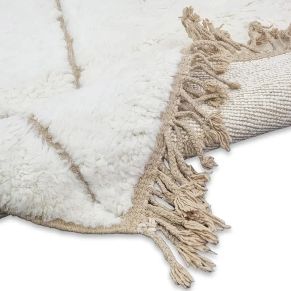 Moroccan Berber rug in beige and white - Image 4